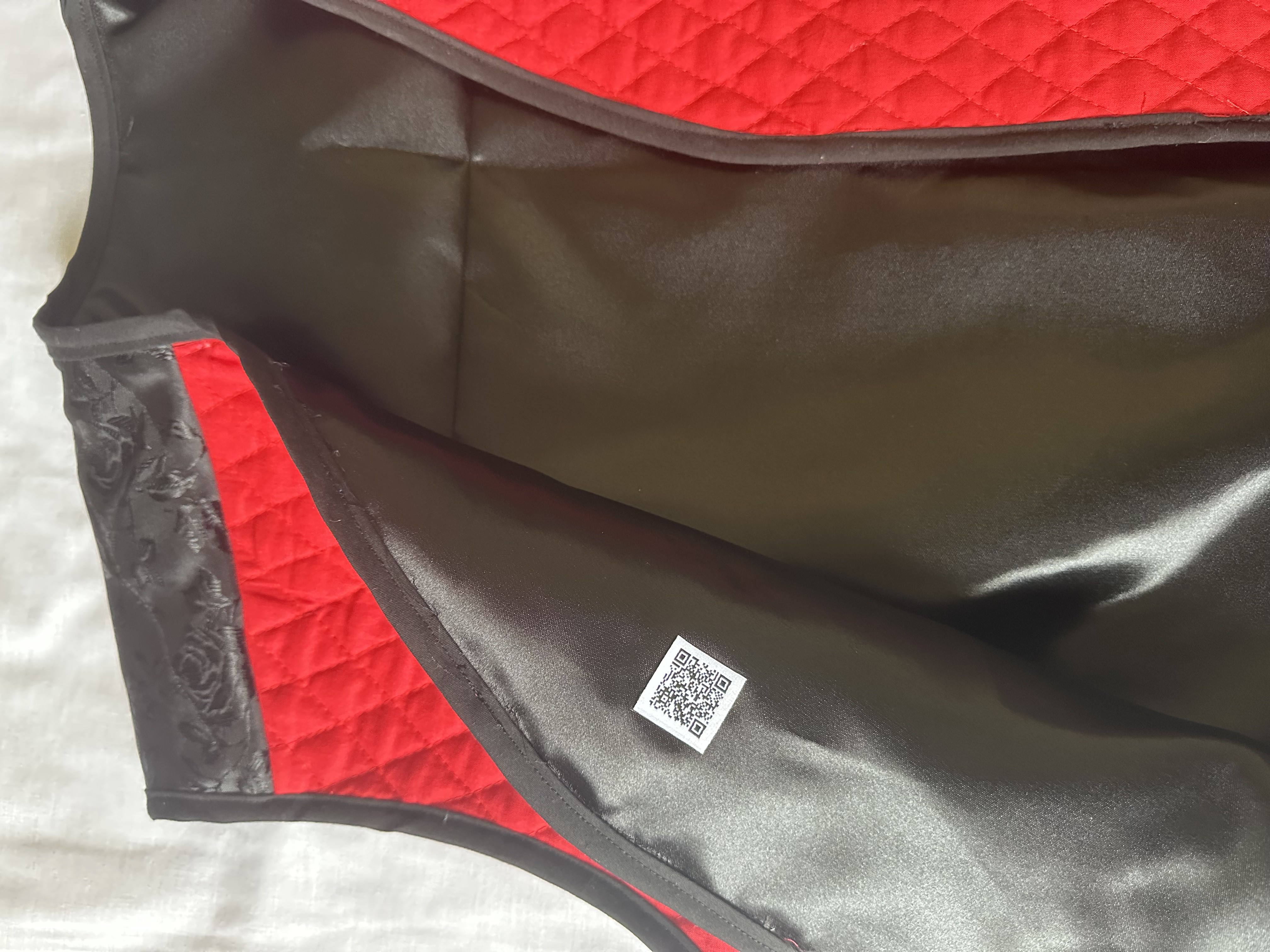 Quilted and jacquard vest lining detail